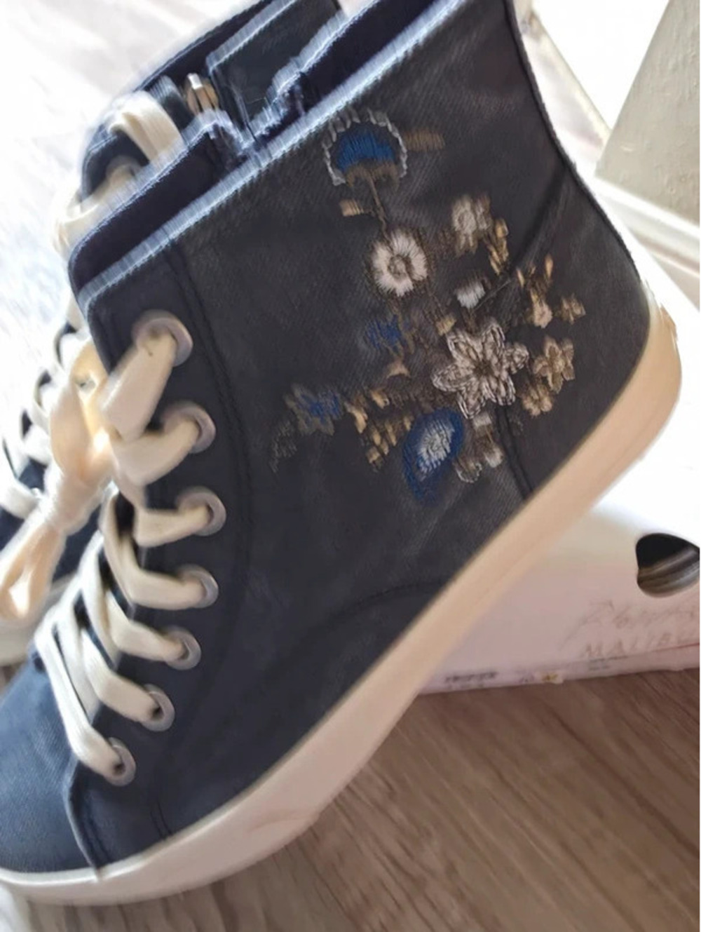 Blowfish Malibu woman's size 10 floral canvas shoes